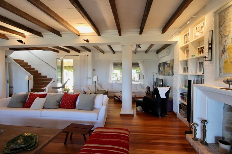 Impresionante casa estilo italiano frente al mar
